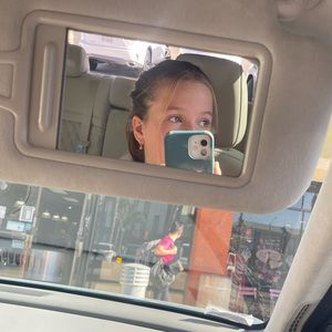 Meet your Posher, Ella